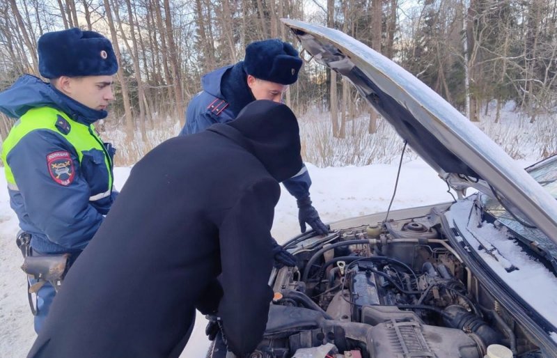 В новгородском медиасообществе в социальной сети автомобилисты благодарят автоинспекторов за помощь на дороге